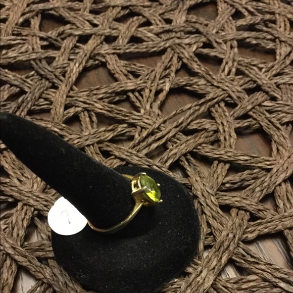 NWOT Oval Peridot & Gold Ring Size 7(SOLD) - Picture 4 of 8